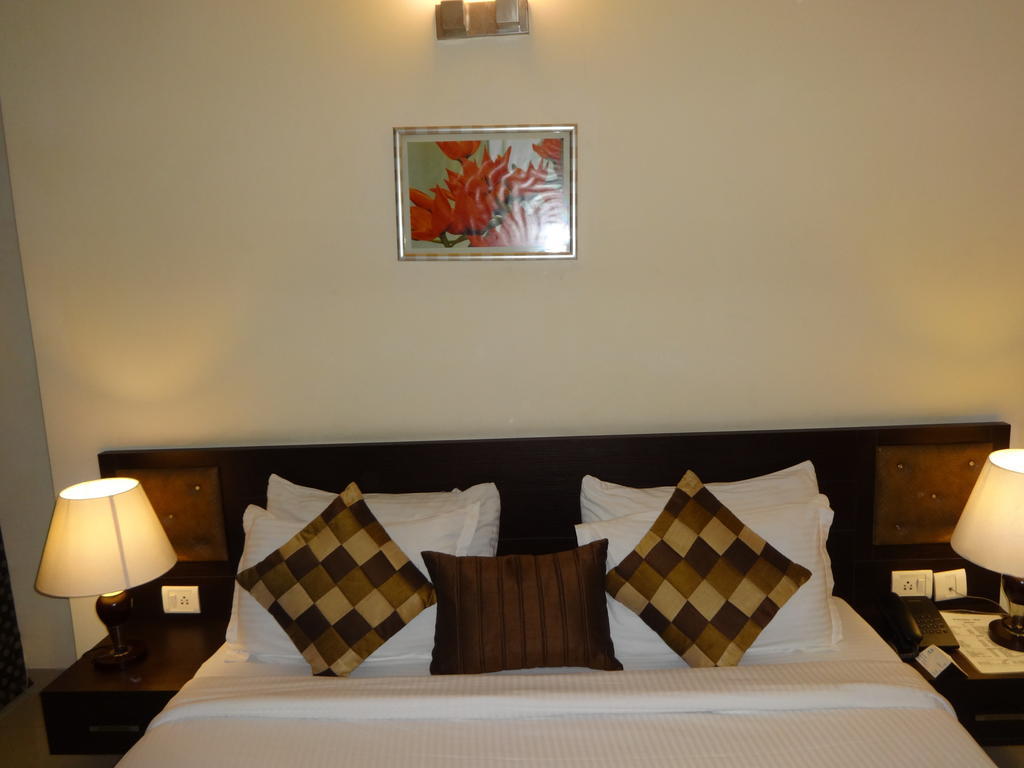 Hotel Gautam Residency Νέο Δελχί Δωμάτιο φωτογραφία